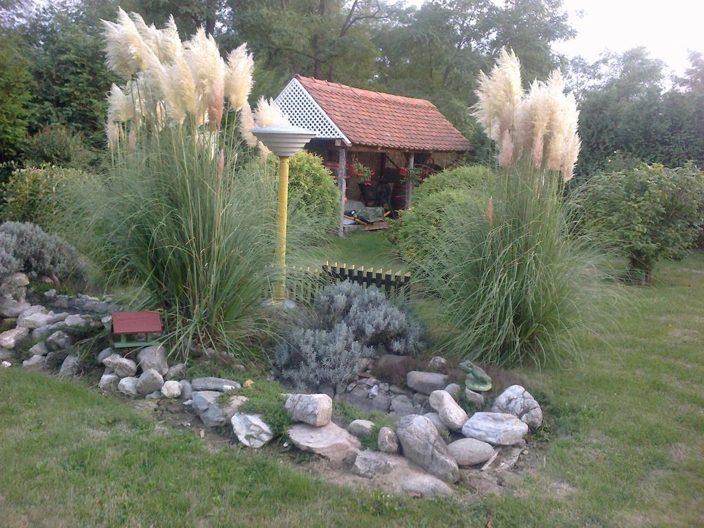 Seoski Turiziam Larva Trenkovo Exterior foto
